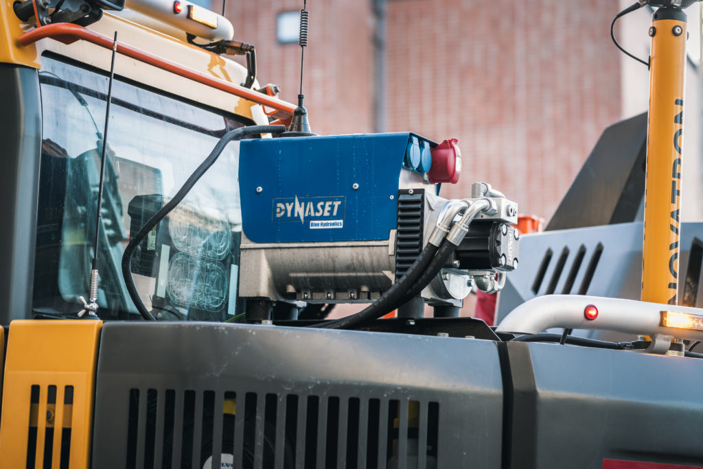 DYNASET HG Hydraulic Generator on Volvo ECR235EL Excavator Installation 100