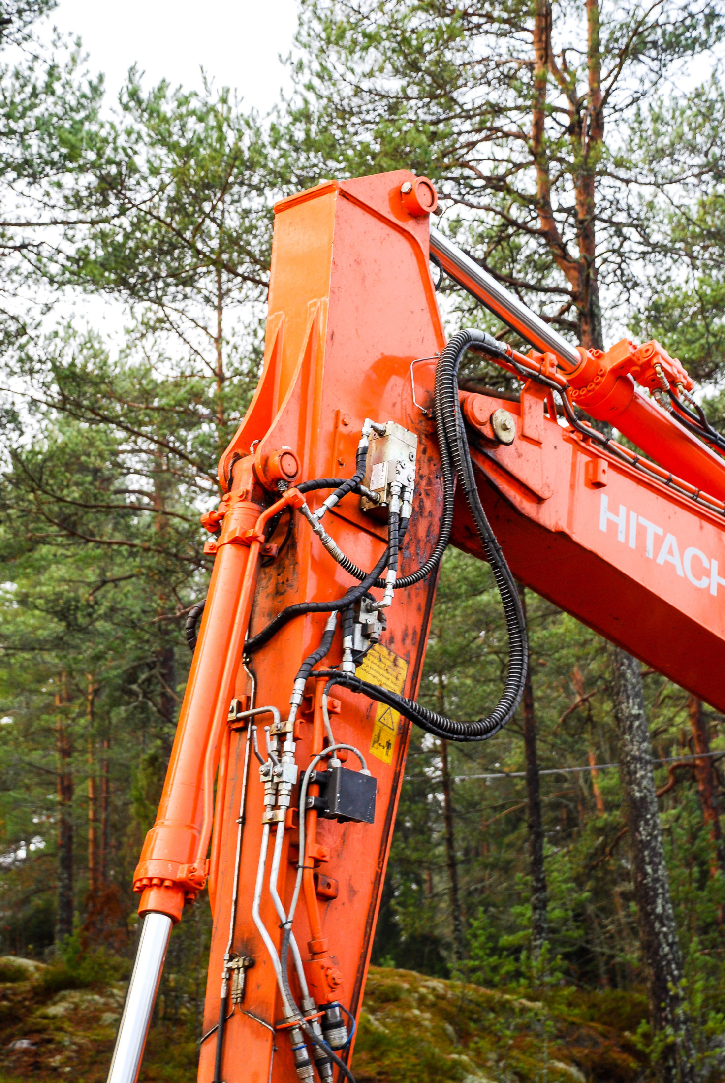 DYNASET HVB Hydraulic Vibra on Hitachi excavator 002