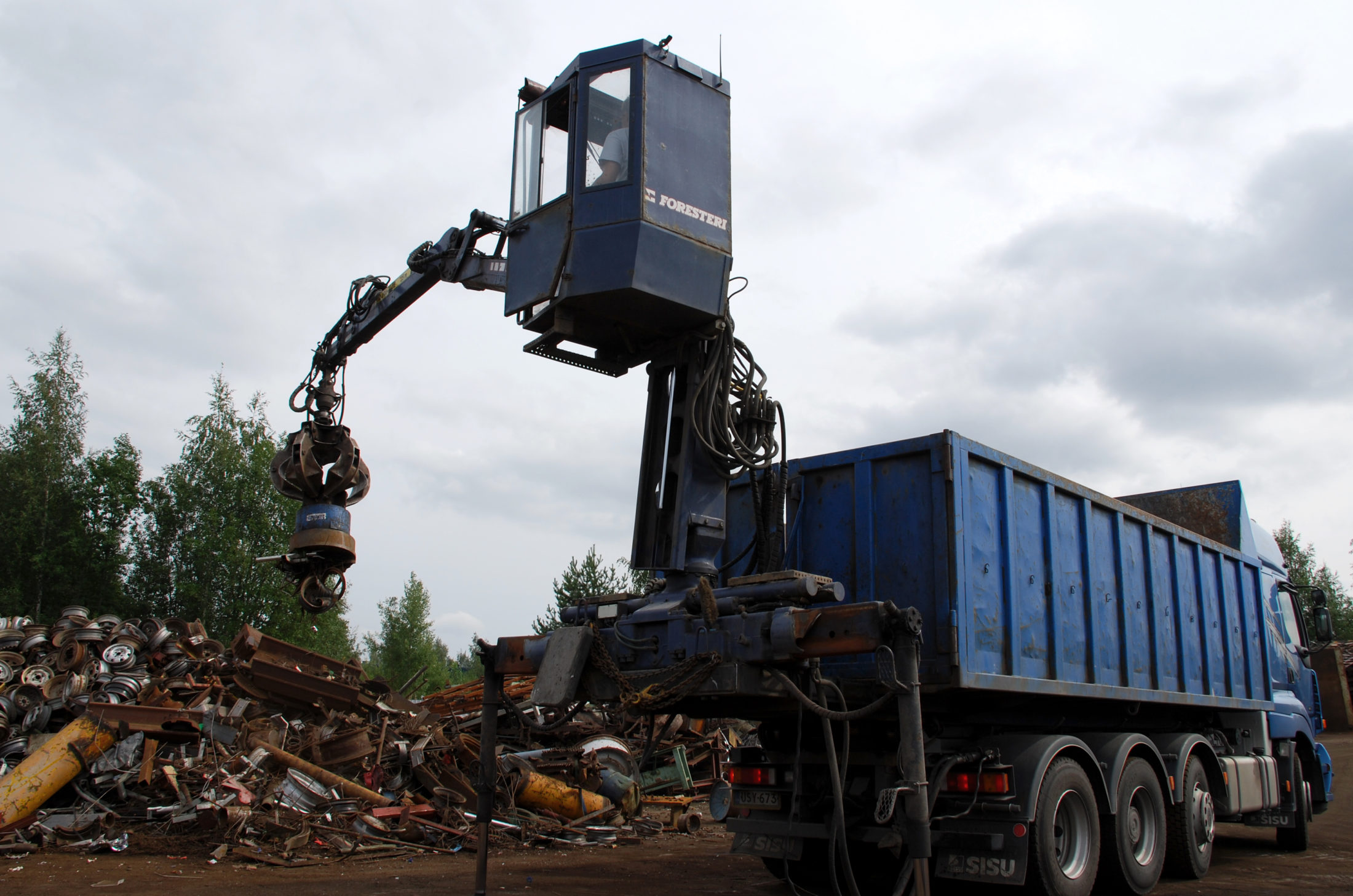 HMAG grab truck