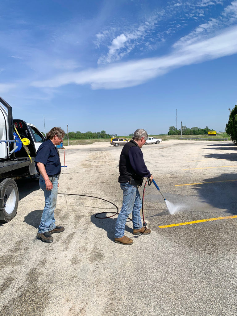 Dynaset Kanon Enterprises pickup with KPL Truck additional washing pistol