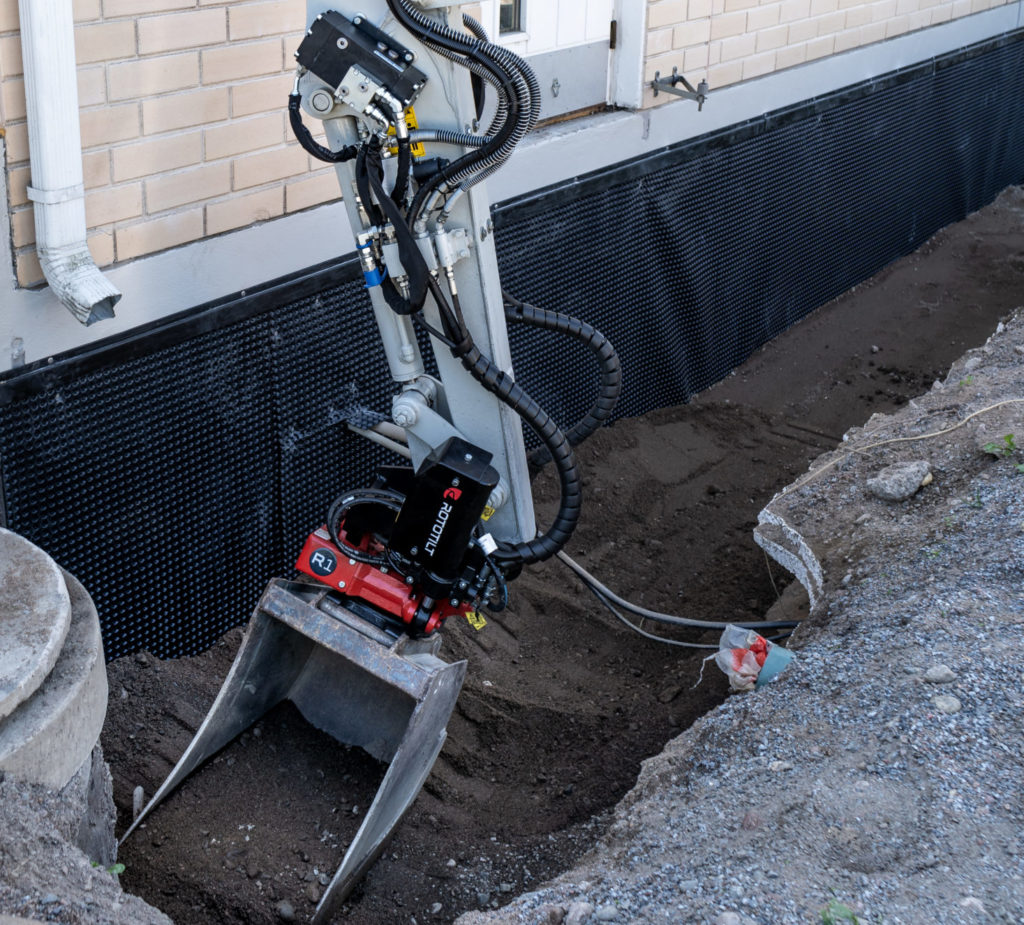 Una excavadora que está reforzada con un accesorio de excavadora avanzado, Hydraulic Vibra, es mucho más eficiente en las tareas diarias.