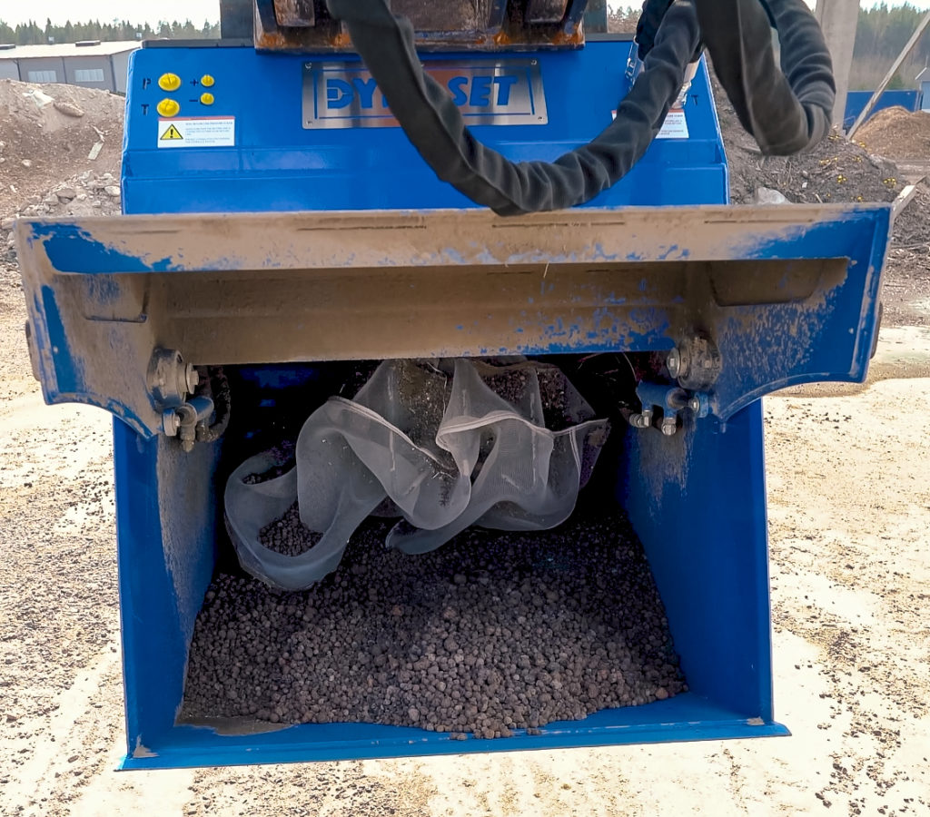 DYNASET HRVB Hydraulic Recycling Vacuum Bucket with open hatch showing the LECA Light expanded clay aggregate inside it.