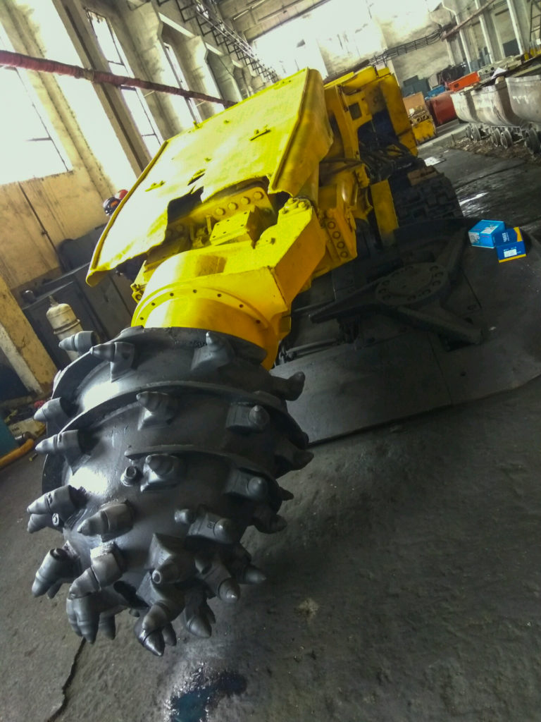 Mining drilling rig equipped with a dust control that is carried out with DYNASET HPW-DUST High Pressure Dust Suppression System