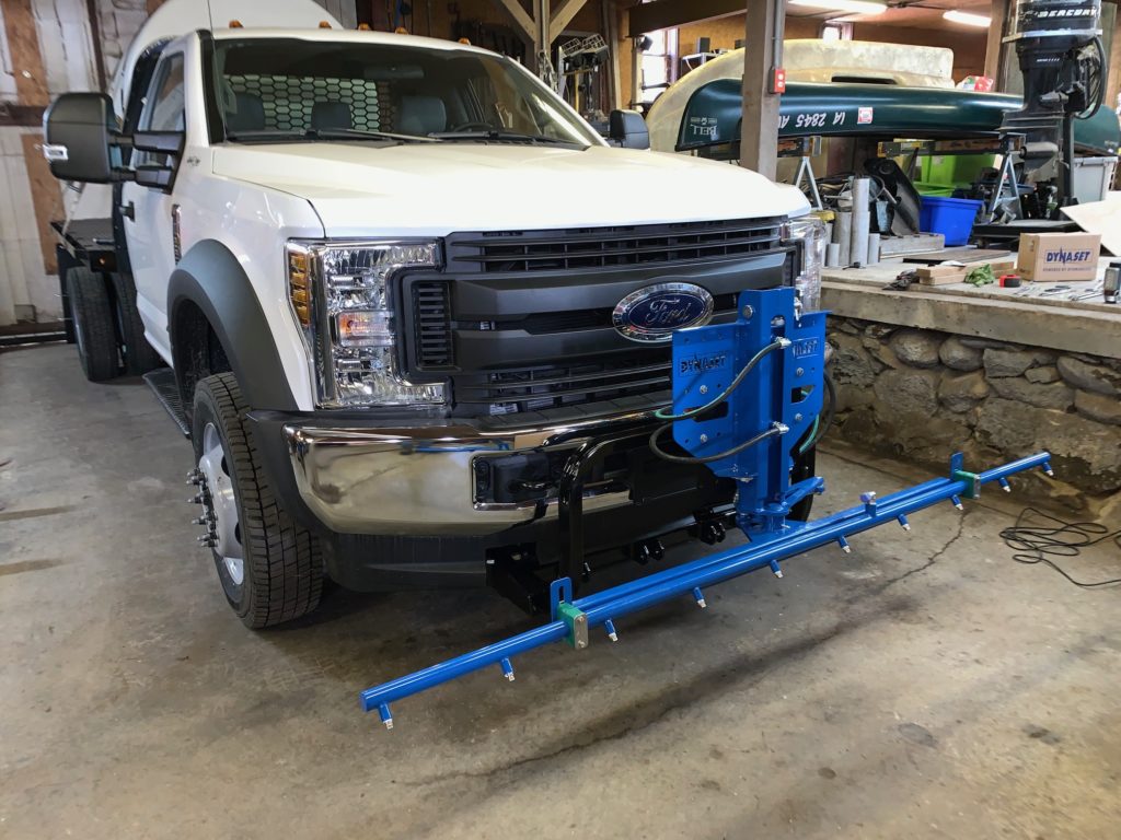FORD F-550 pickup truck equipped with street power washer kit