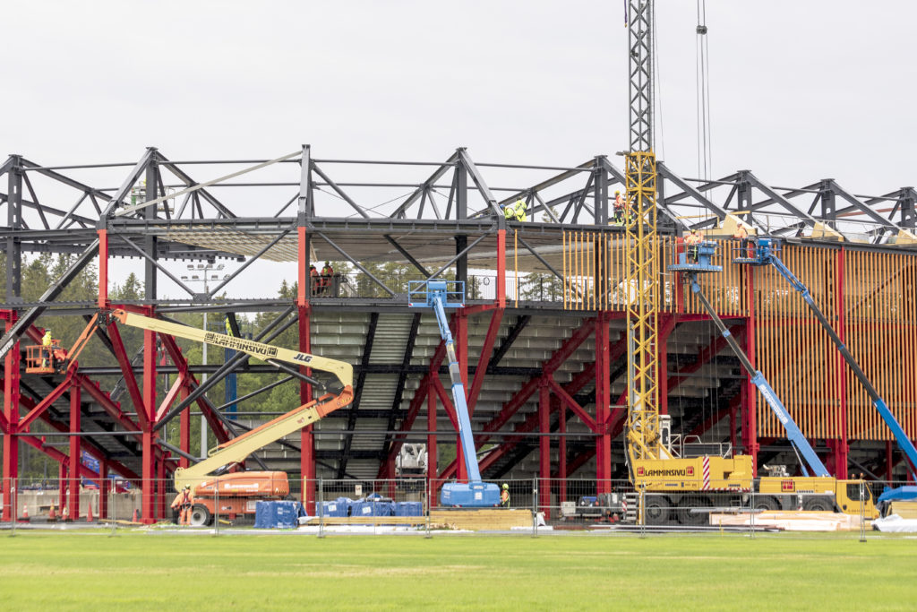 Lamminsivu lifts in the Tampere baseball stadium construction