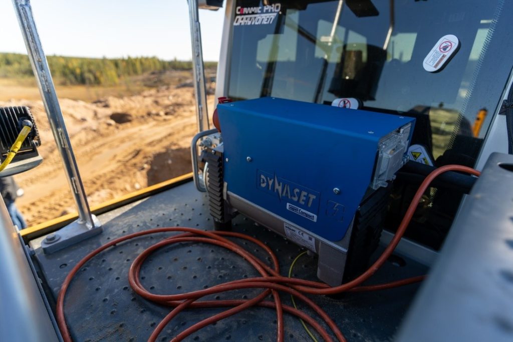 DYNASET HG 10 as an excavator accessory. 