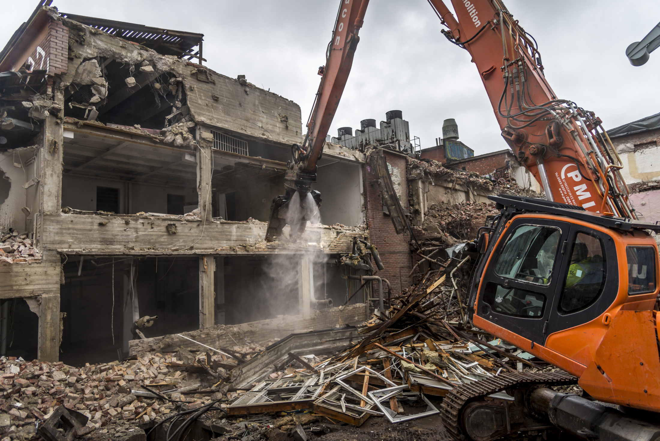 DYNASET HPW DUST High Pressure Dust Suppression on Doosan 340 Demolition Site Umacon Print