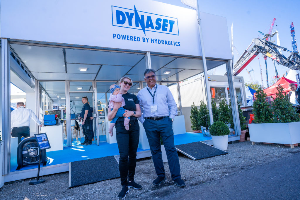 Anni Karppinen from DYNASET and Abhay Kaskebar from DCS Techno Services.