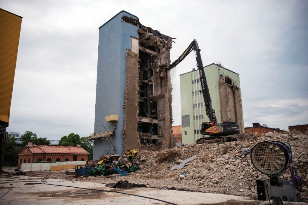 Normans demolition project in Uppsala with HPW-DUST
