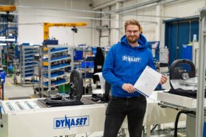 Edwin presents his thesis at the DYNASET factory