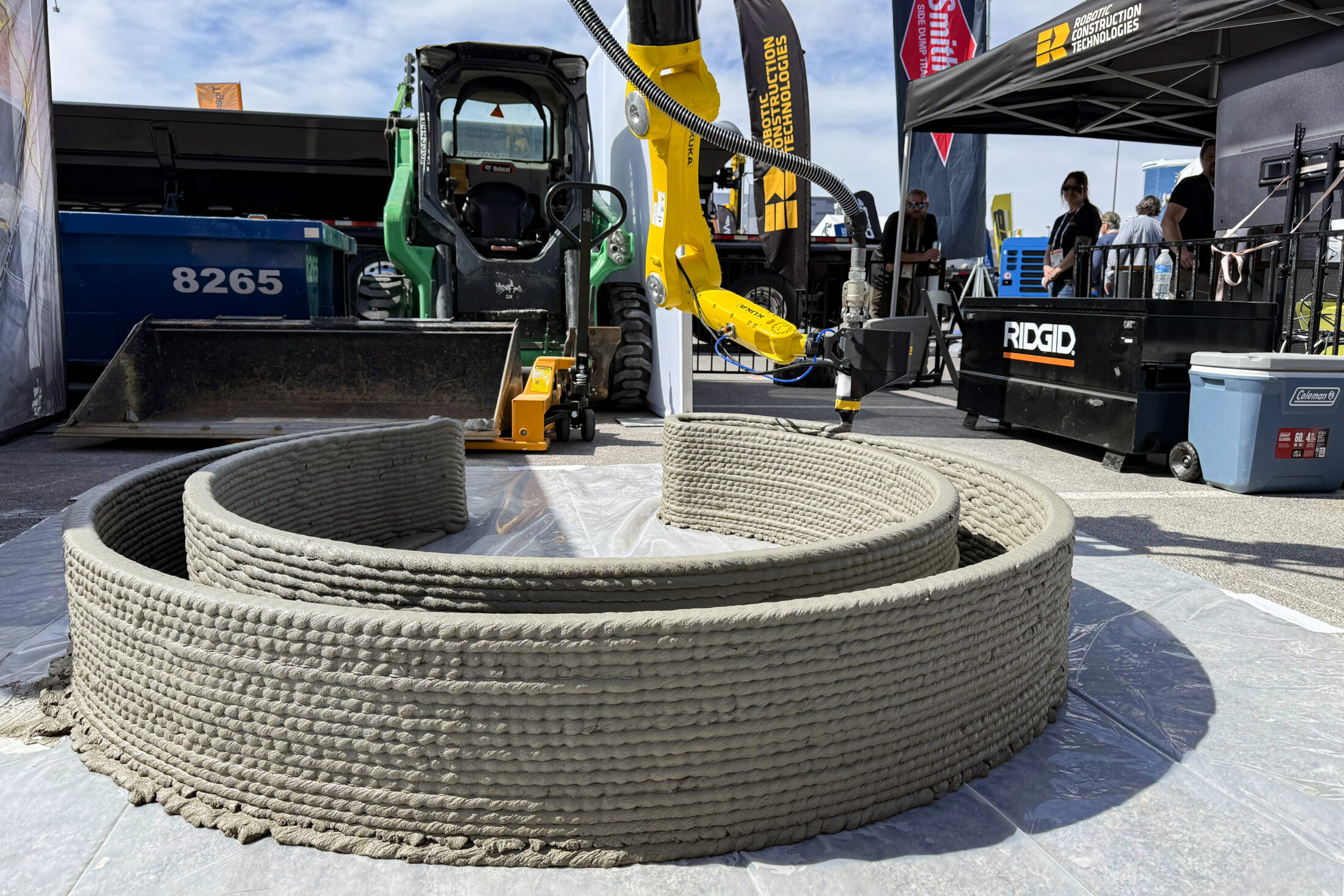 Vaihtoehtoinen teksti: 3D-betonitulostuksen esittely CONEXPO 2026 -messuilla