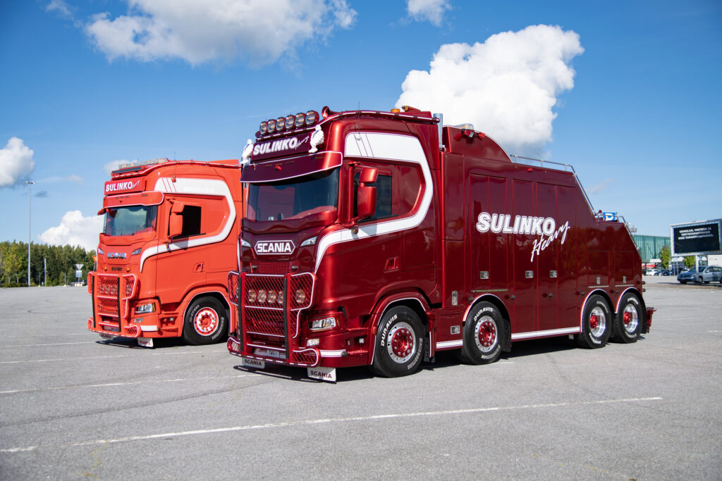 Hinausautot K. Sulinko heavy-duty towing and service vehicles