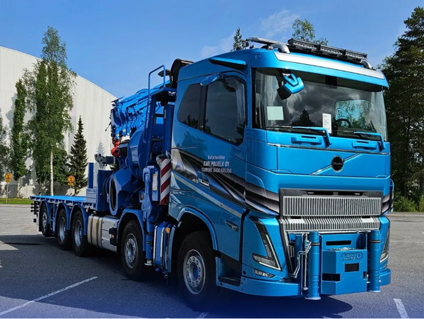 Kuljetusliike Kari Polvela Volvo FH16 crane truck with DYNASET HG10 Hydraulic Generator